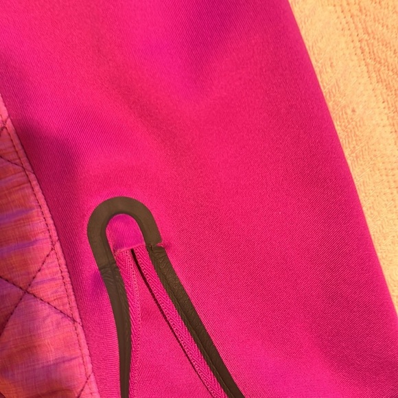 Under Armour Woman’s Semi-Fitted Cold Gear Jacket - Picture 9 of 9